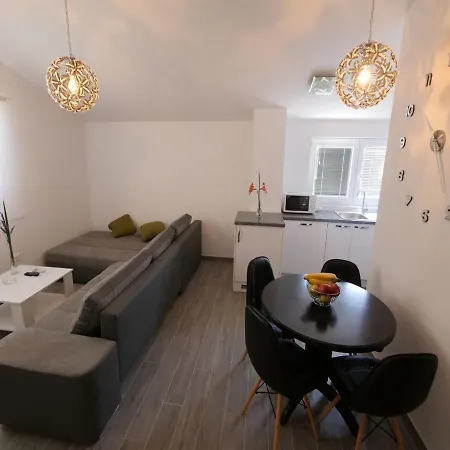 Maza Apartment *