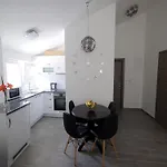 Maza Apartment *